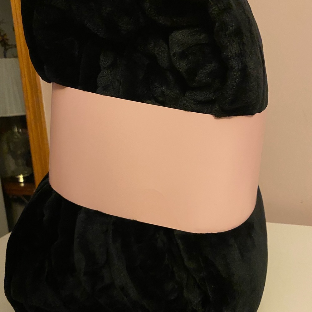 Kate spade♠️ blanket! - Picture 3 of 4